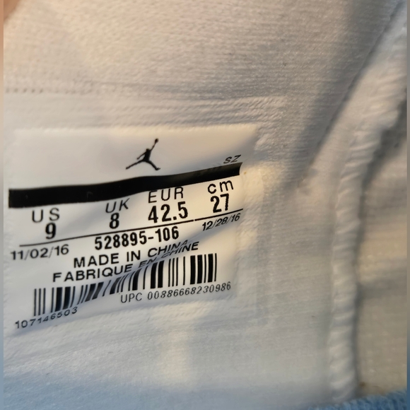Jordan 11 Low - UNC - Picture 9 of 9